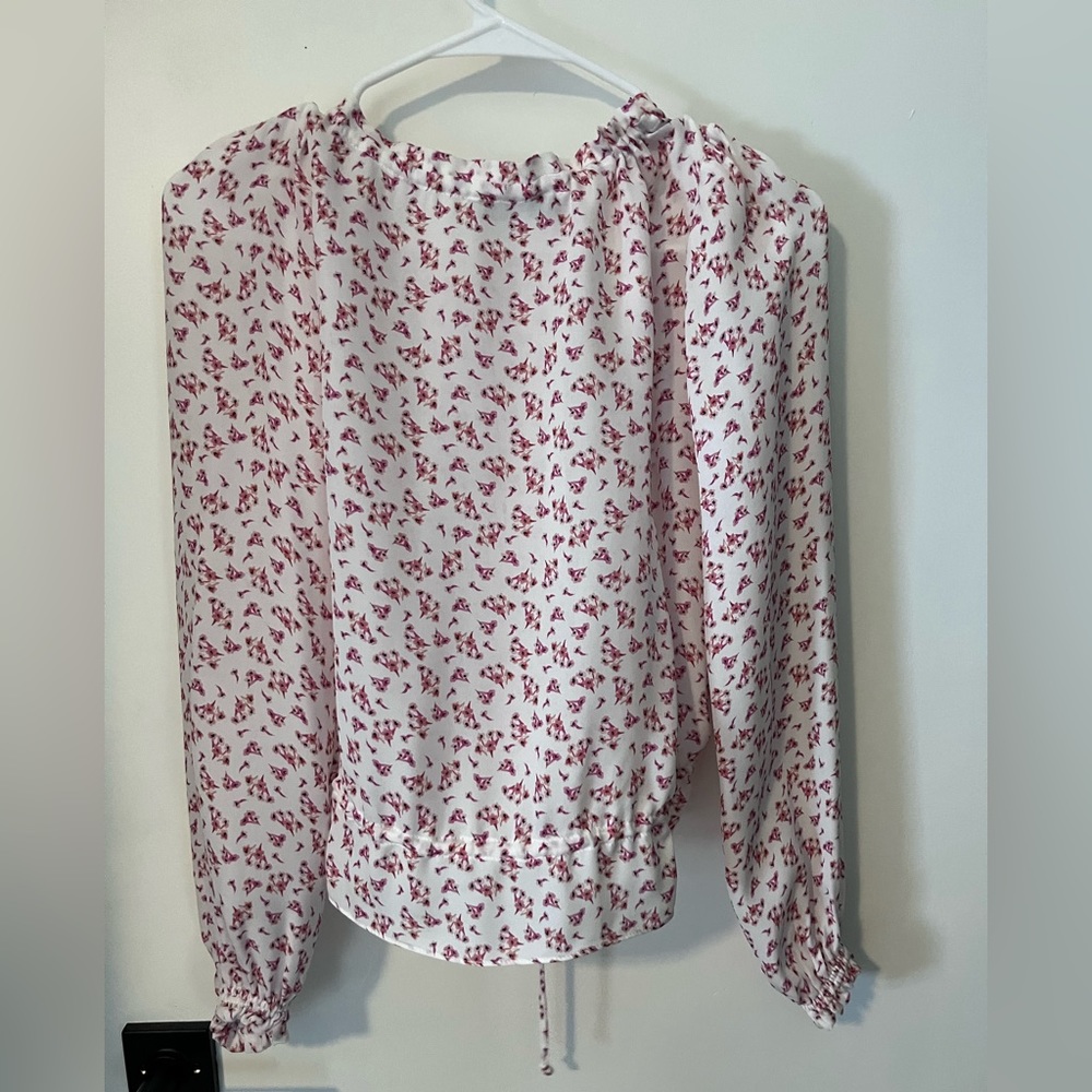 Pretty feminine blouse. Size small. Cute ties at neck and waist. Hip length.